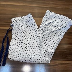Small 100% cotton Old Navy Snowflake flannel pajama pants